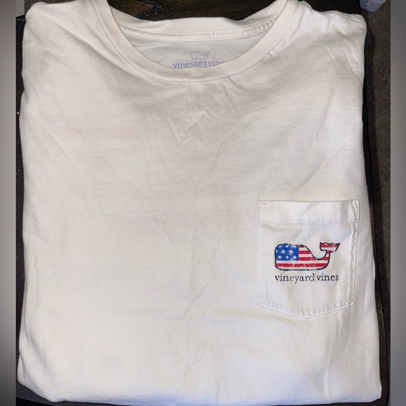 Men’s Vineyard Vines T-Shirt - Picture 2 of 3